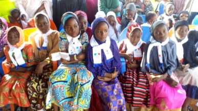 Maintenir les Filles a l’Ecole!