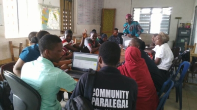 Des droits aux réalités: former d’un reseau de parajuristes pauvres et handicapes en milieu urbain