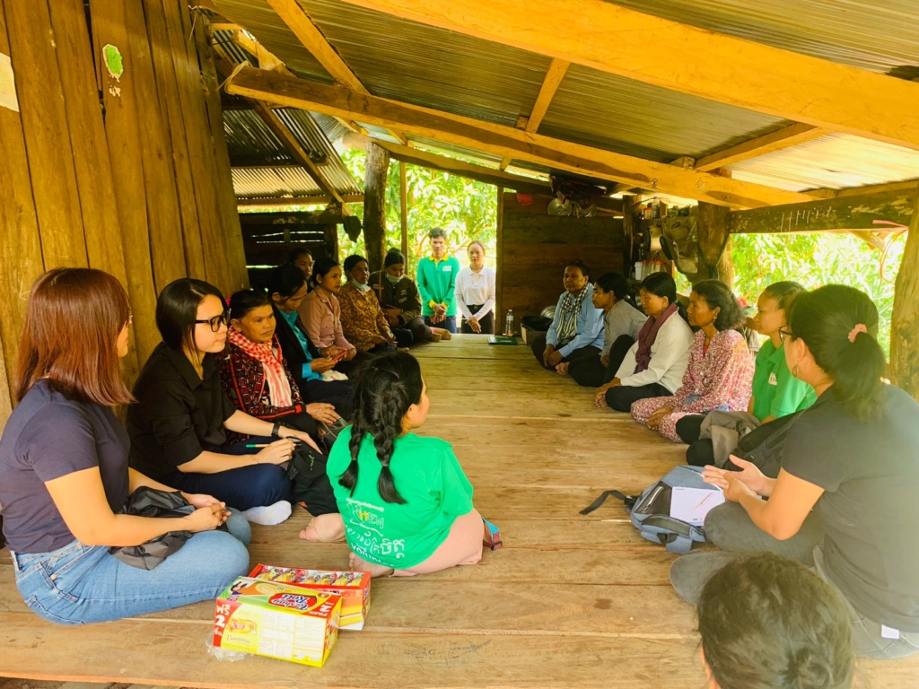 Meaningful discussion with women from the Ry Village