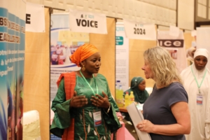 The representative of the Dutch Embassy in Niger visits the exhibit